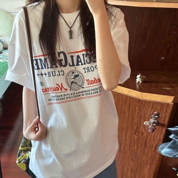ALORA 打棒球美式印花短T 