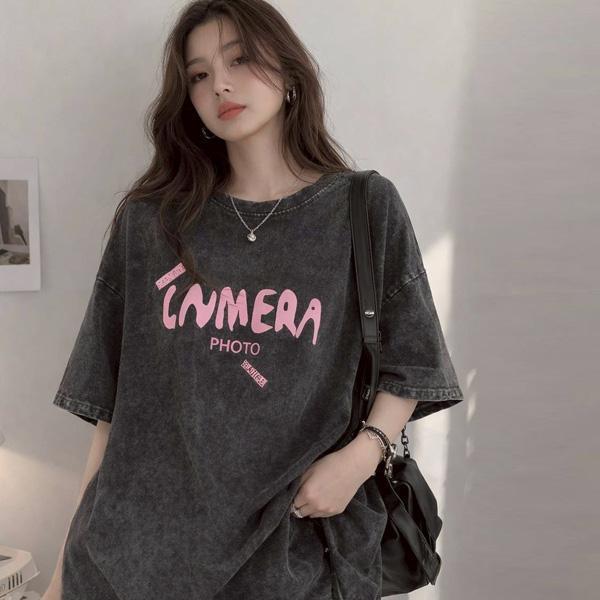 ALORA 粉色英文字洗舊短T 