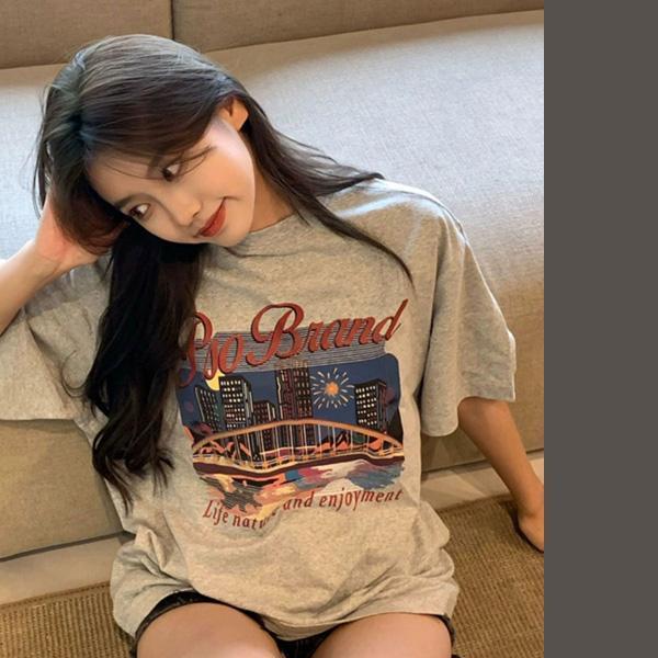 ALORA 城市夜景印花短T 