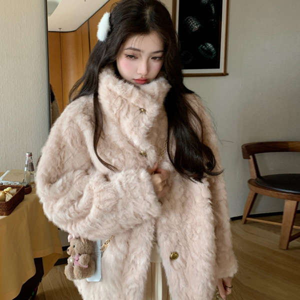 ALORA 小淑女排釦短版環保皮草 