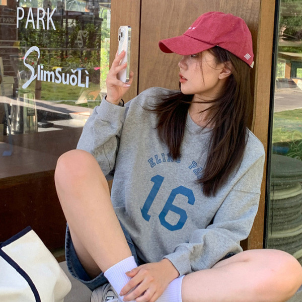 ALORA 數字16印花休閒長T 