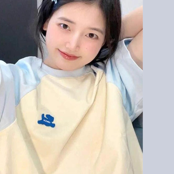 ALORA 美式杏拼藍撞色短T 