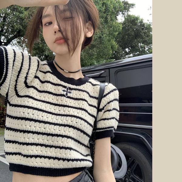ALORA 十字刺繡橫條紋針織上衣 