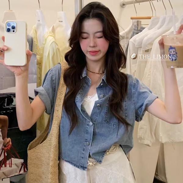 ALORA 經典淺色短版牛仔襯衫 