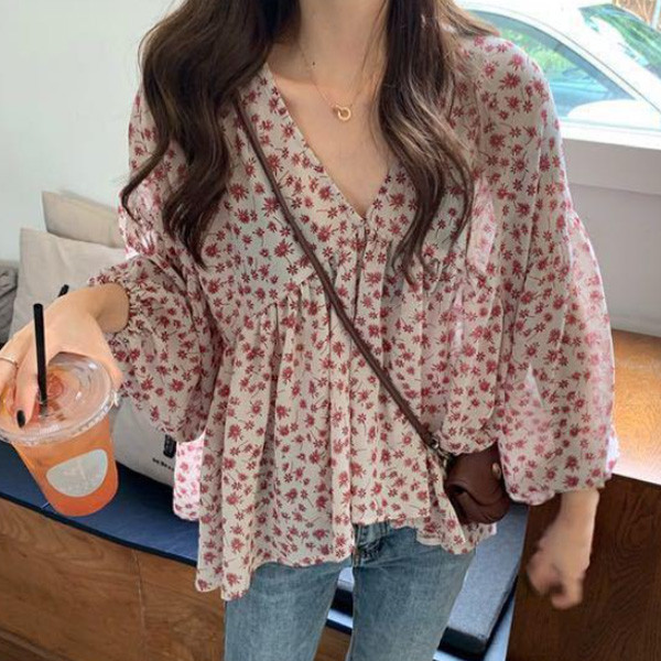ALORA V領泡泡袖碎花上衣 