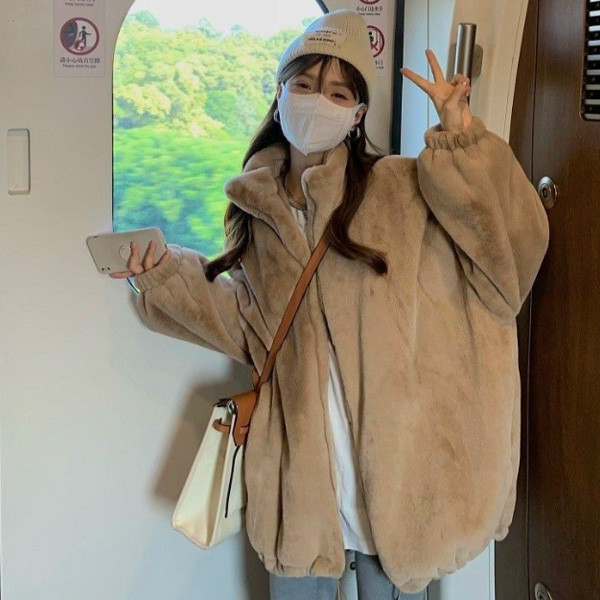 ALORA 仿兔毛絨保暖立領外套 