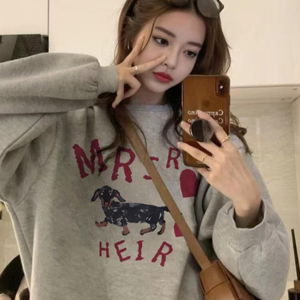 ALORA 臘腸狗愛心印花大學T 