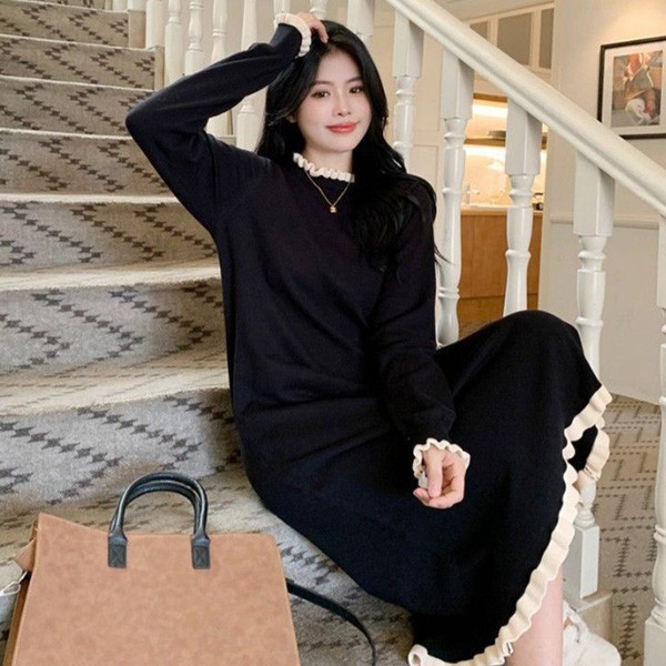 ALORA 高雅滾木耳邊黑洋裝 