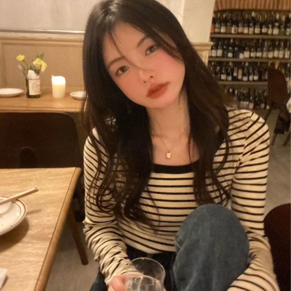 ALORA 合身彈力橫條紋長T 