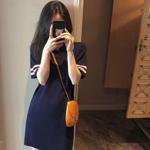 ALORA 坑條感條紋POLO針織洋裝 