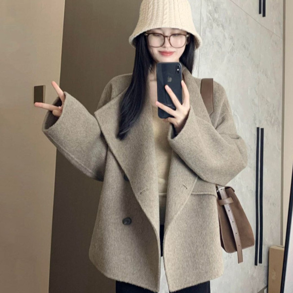 ALORA 手感軟糯羊毛大衣外套 