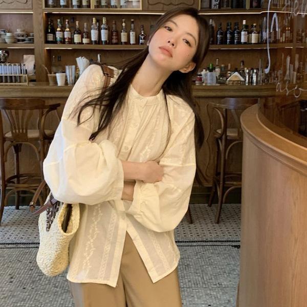 ALORA 排釦滿版蕾絲緹花長袖襯衫 