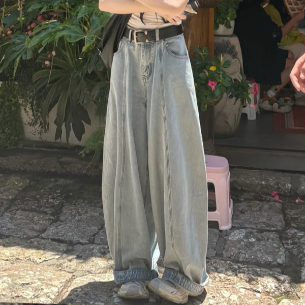 ALORA 立體中間壓線彎刀牛仔褲 