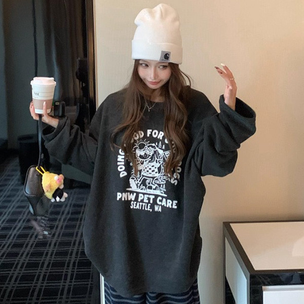 ALORA 卡通塗鴉風碳黑加絨長T 