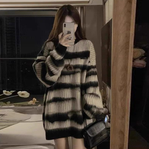 ALORA 不規則寬條紋感針織毛衣 