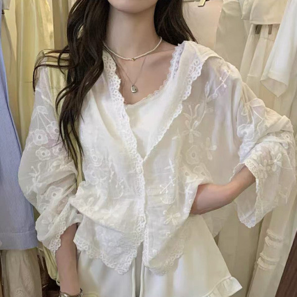 ALORA 度假風蕾絲勾花罩衫外套 