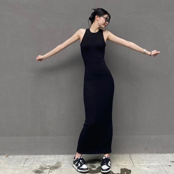 ALORA 性感美型修身背心洋裝 