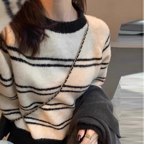 ALORA 浣熊軟糯橫條紋針織毛衣 