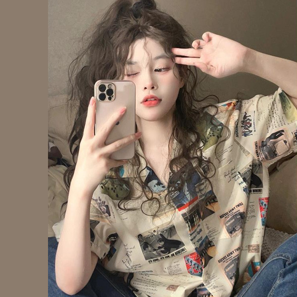 ALORA 懷舊雜誌封短袖襯衫 
