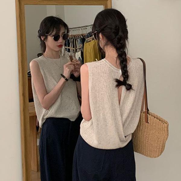 ALORA 小心機後簍空針織背心 