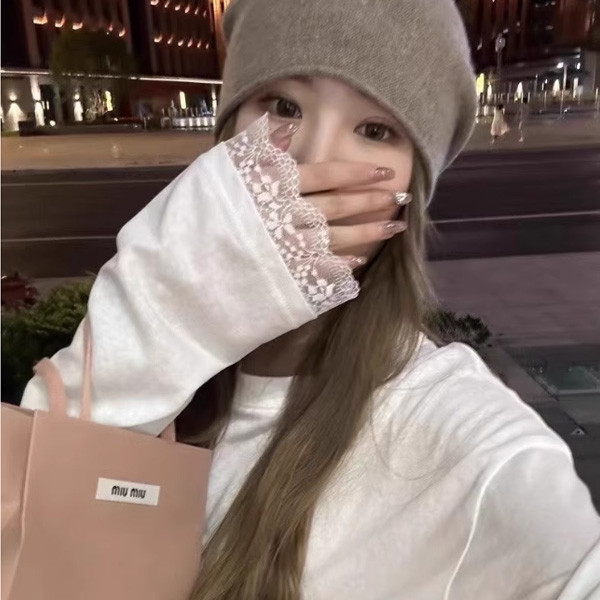 ALORA 袖口蕾絲拼接內搭長T 