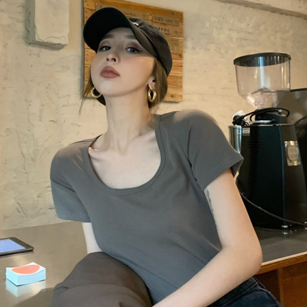 ALORA 性感U領合身彈性短T 
