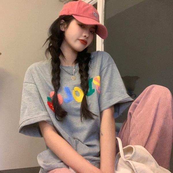 ALORA 彩色英文字母短T 