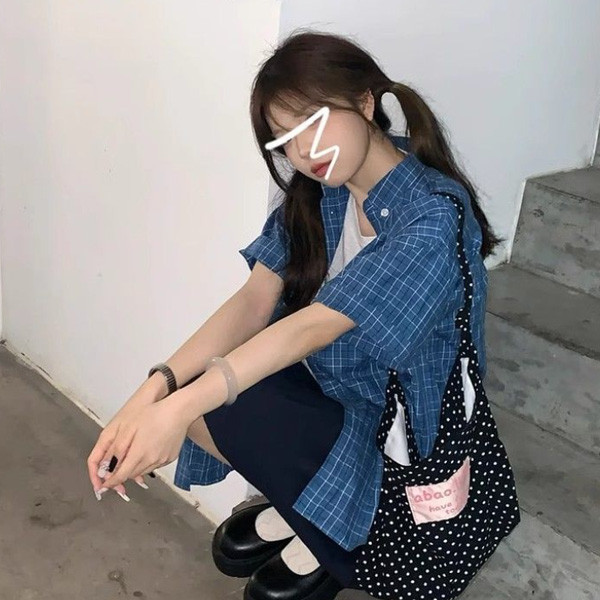ALORA 輕鬆百搭藍色格紋短袖襯衫 