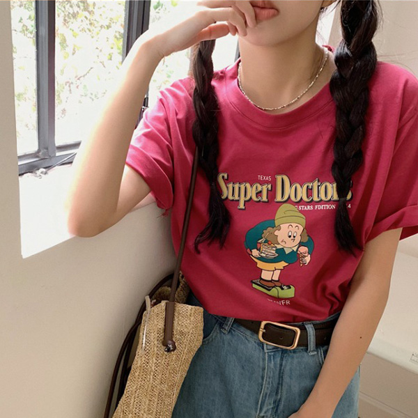 ALORA 卡通人物吃蛋糕印花短T 