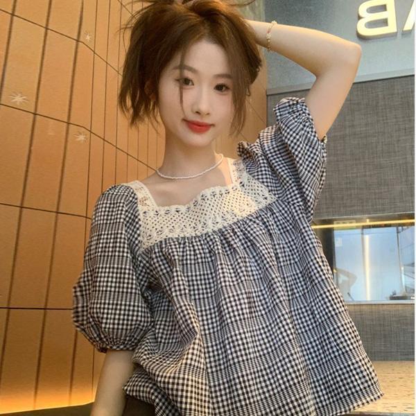 ALORA 胸前編織感格子方領上衣 