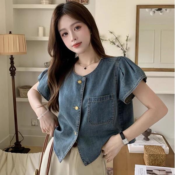 ALORA 輕鬆隨意排扣牛仔上衣 