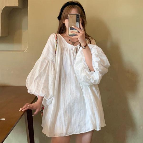 ALORA 領口綁帶泡泡袖上衣 