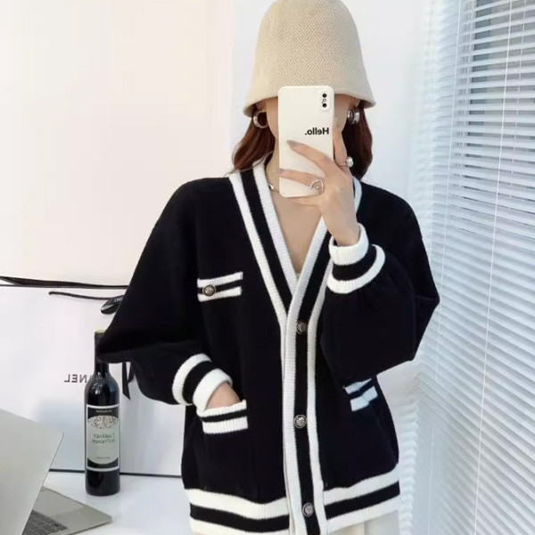 ALORA 小香撞色V領開襟針織外套 