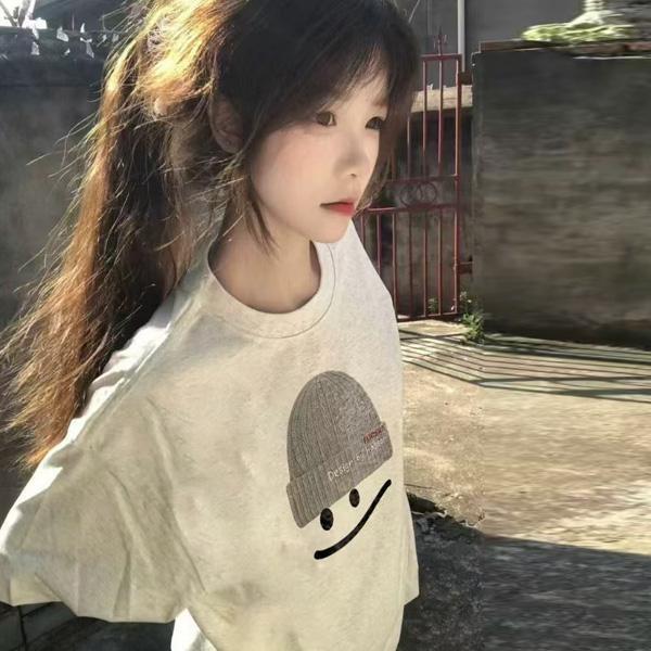 ALORA 毛帽印花笑臉短T 