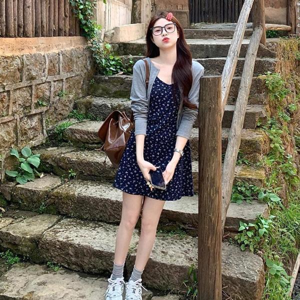 ALORA 深藍色碎花兩件式套裝 