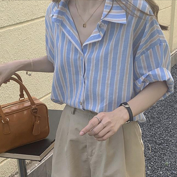 ALORA 柔和配色直條紋襯衫 