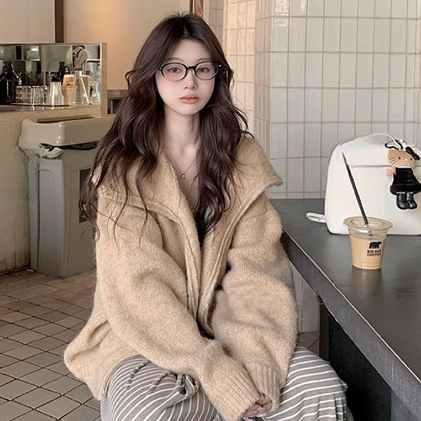 ALORA 甜系奶茶色連帽針織外套 