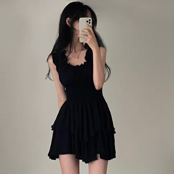 ALORA U領縐褶感吊帶洋裝 