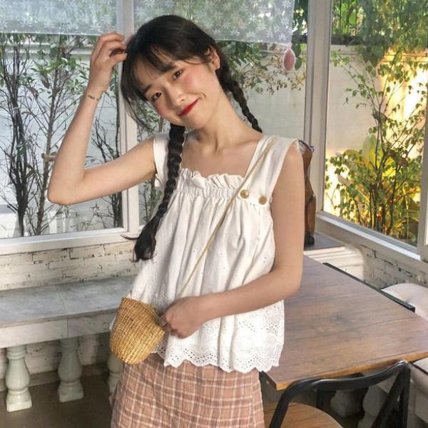 ALORA 下擺蕾絲提花吊帶上衣 