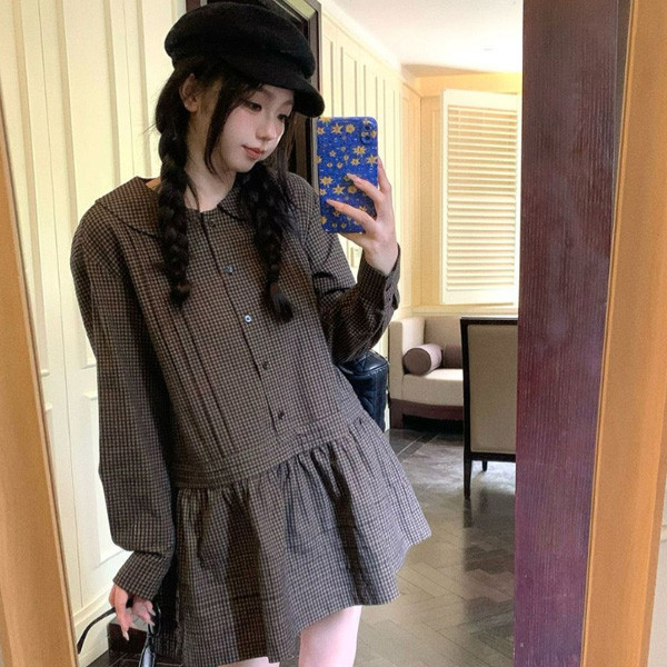 ALORA 甜美棕色格紋娃娃領洋裝 
