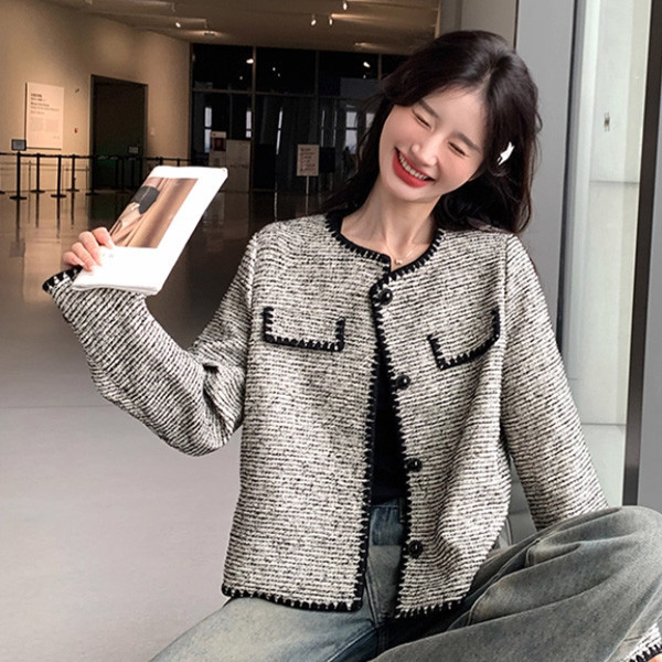 ALORA 超好看!精緻毛尼小香外套 