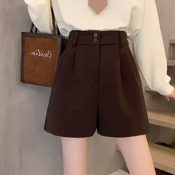 ALORA 俏皮麂皮短褲 