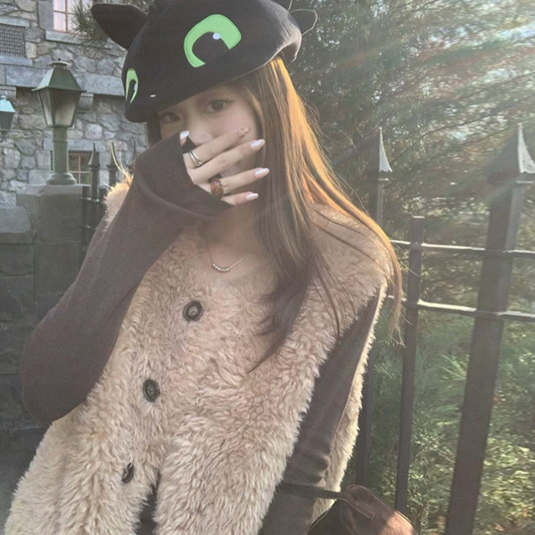 ALORA 毛毛大釦子羊羔毛背心 