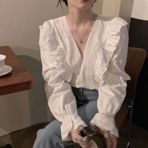 ALORA 精緻女孩V領蕾絲緹花襯衫 