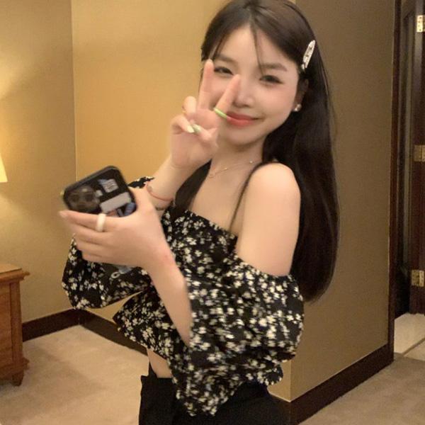 ALORA 女主穿搭一字領上衣 