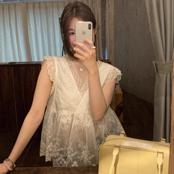 ALORA 超美透感V領蕾絲上衣 