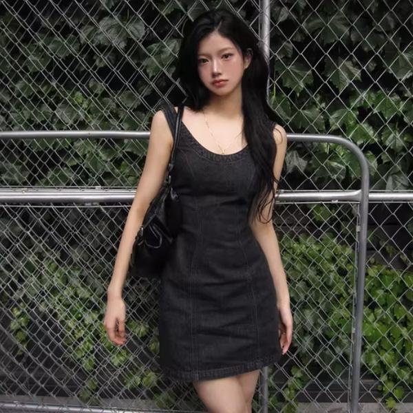 ALORA 水洗U領牛仔洋裝 