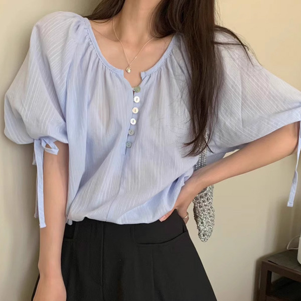 ALORA 袖口蝴蝶結綁帶直條紋上衣 