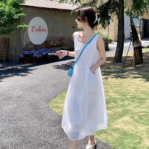 ALORA 壓紋感縮腰背心洋裝 