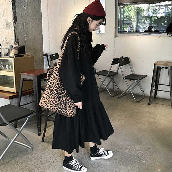 ALORA 少女風寬鬆魚尾洋裝 